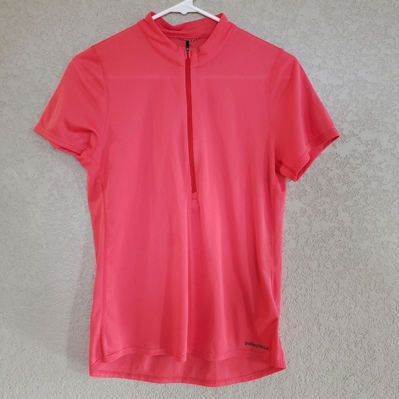 Patagonia Tops - Patagonia tee salmon color size S.